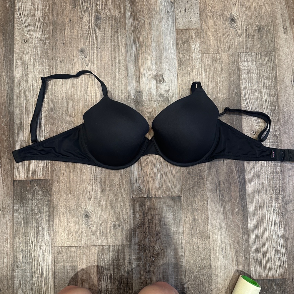 Victoria’s Secret Black “Wear Everywhere” Bra (34DD)